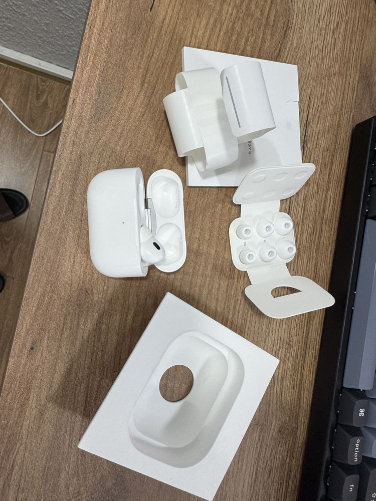 Apple AirPods Pro 2 – только правый и кейс (1 млн сум)