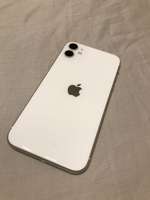 iPhone 11 бял 128GB отлично състояние