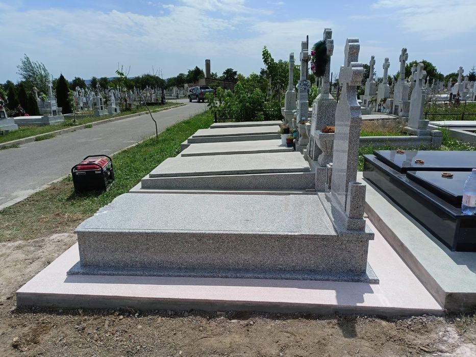 Cripte 2, 3 nivele , cavouri, monumente din granit , marmura , mozaic
