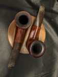 Suport din lemn ce vine insotit de doua pipe de colectie.