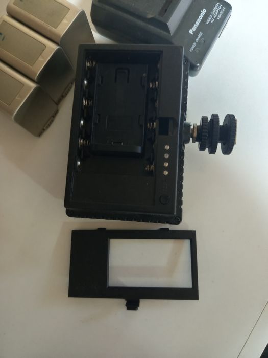 Lampa led cu voleti , 3 baterii si incarcator panasonic