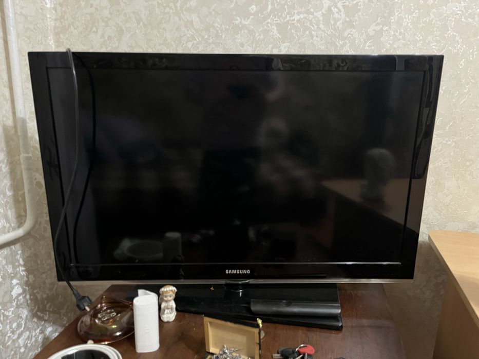 Продам телевизор Самсунг.