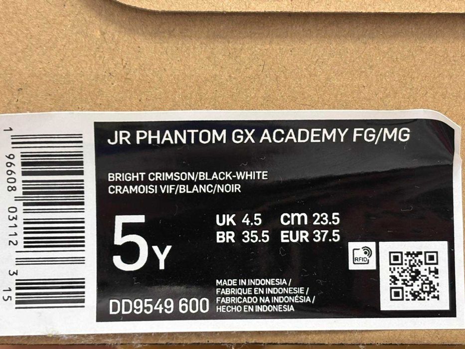 Футболни бутонки JR Phantom GX Academy, номер 37.5. Като нови!