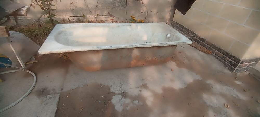 Продам Ванну чугун длина 1м,70см