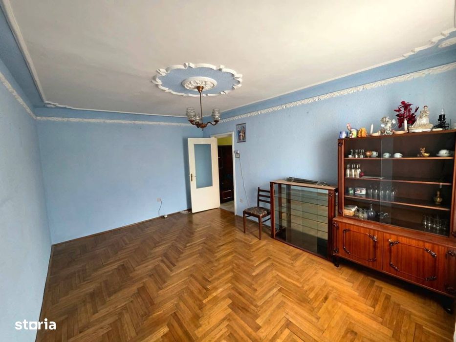 De vanzare 3 camere,2 bai plus boxa decomandat