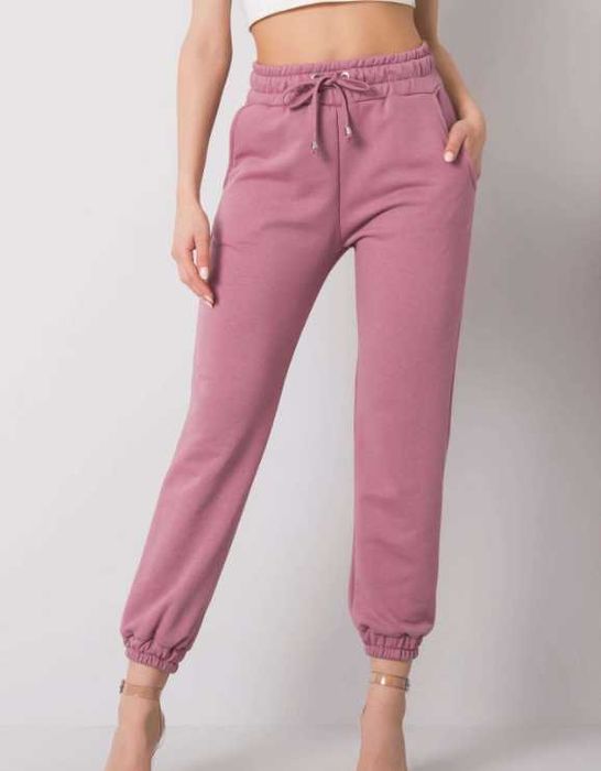 Дамски спортен панталон в тъмно розов цвят