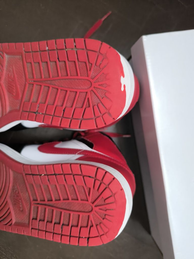 Air Jordan 1 mid кецове размер 39