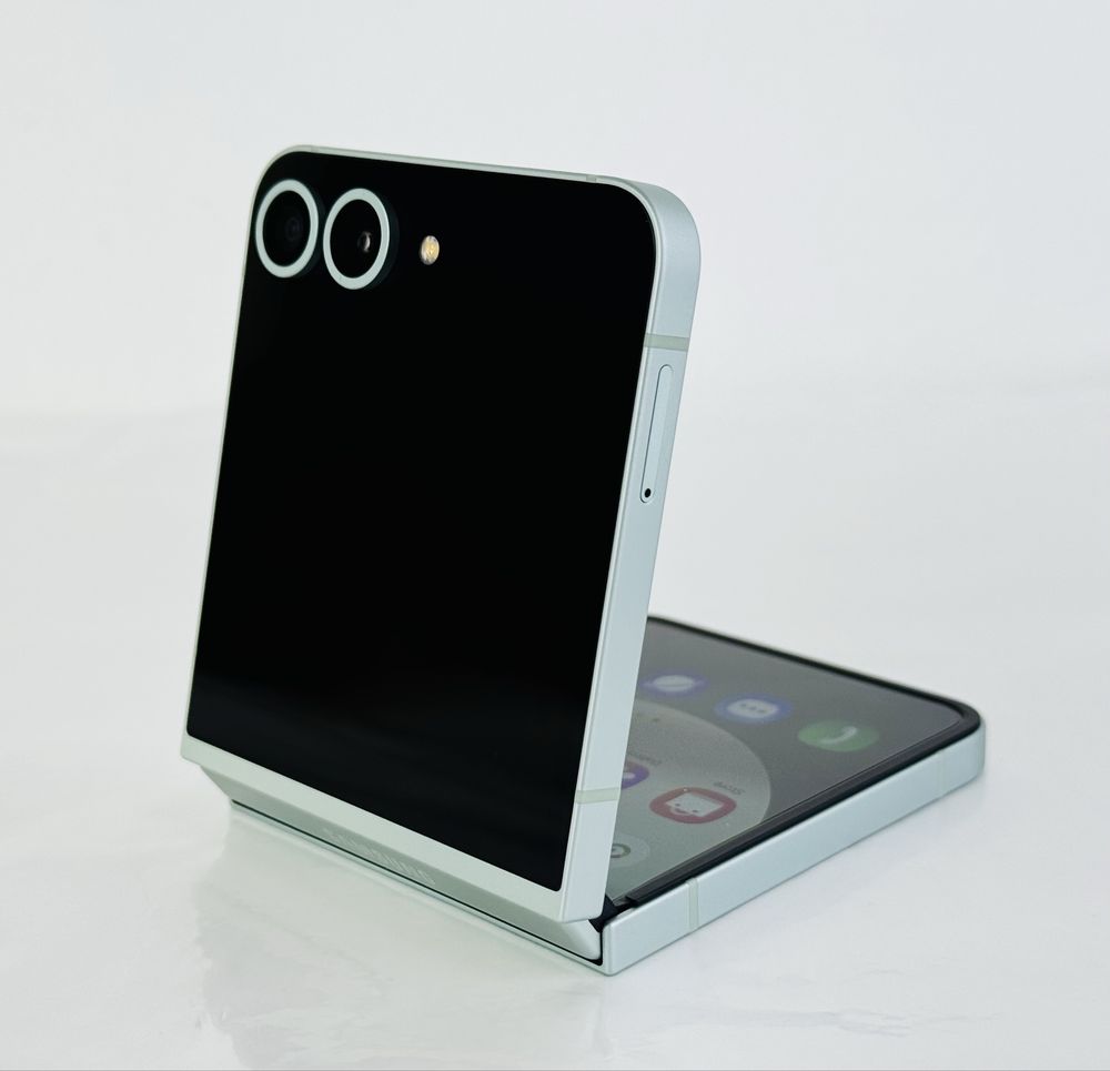 Samsung Galaxy Z Flip 6 5G 256GB 12RAM Mint Перфектен! Гаранция!