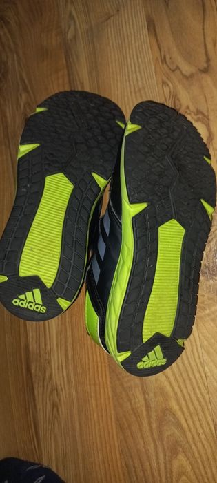 Vând papuci Adidas mărime 33