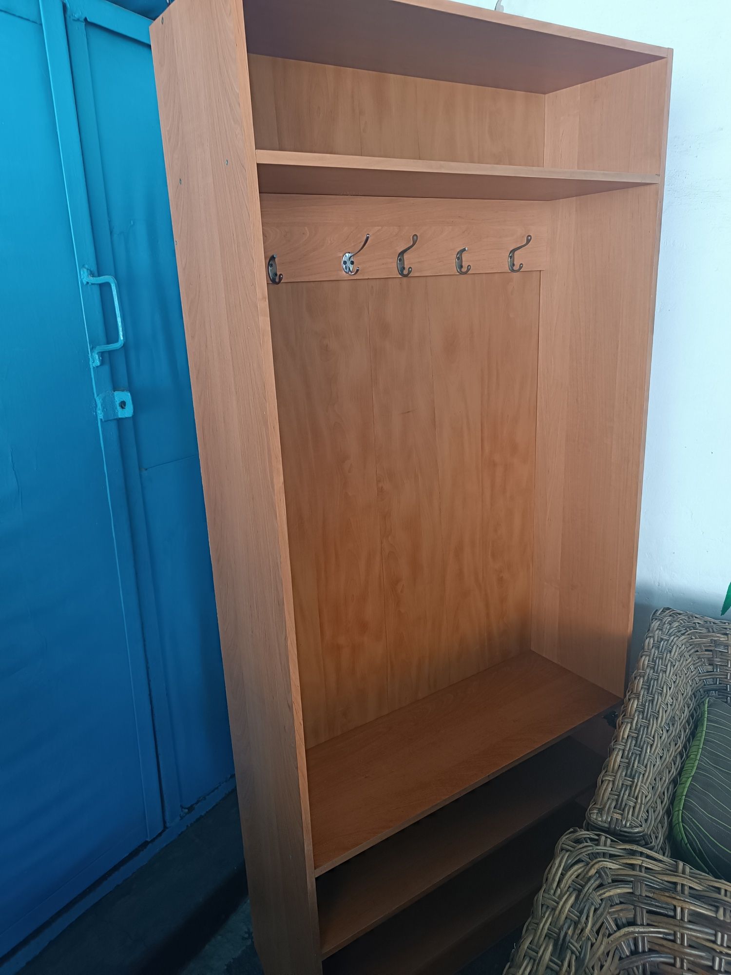 Продам шкаф в прихожую