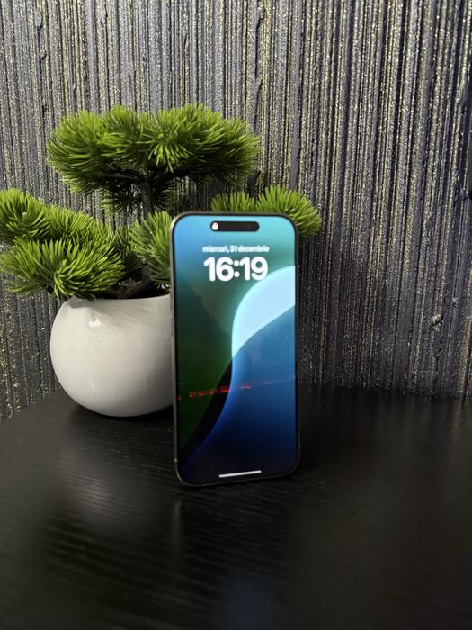 Vand iphone 15 pro 256gb