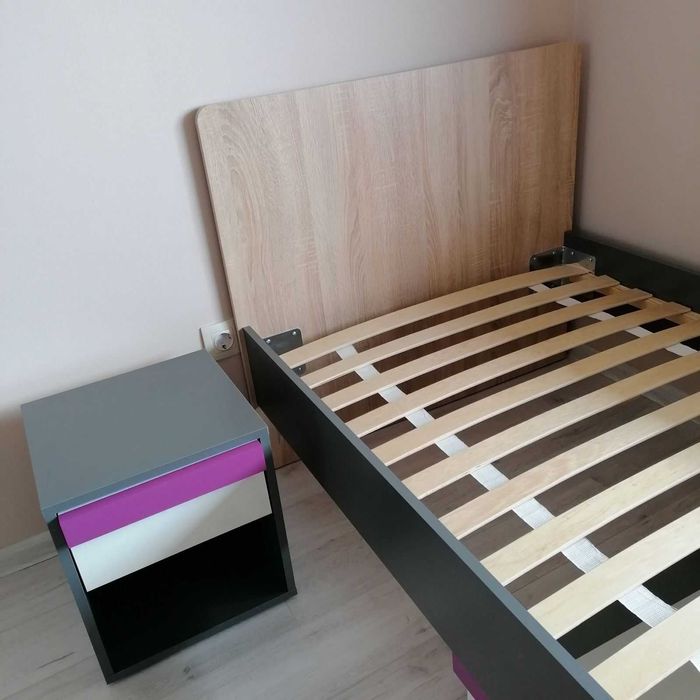 Единично детско легло с нощно шкафче и подматрачна рамка