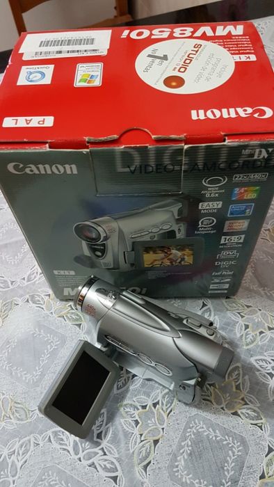 camera vidio canon 850 i cu telecomanda si casete