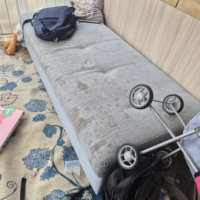 Отдам диван без спинки и подлокотников