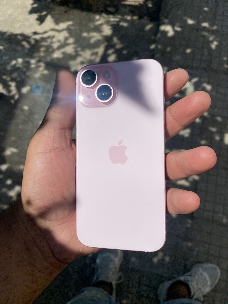iphone 15 розов