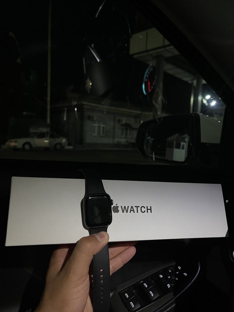 Apple Watch SE 40мм 98% в идеале. Черный