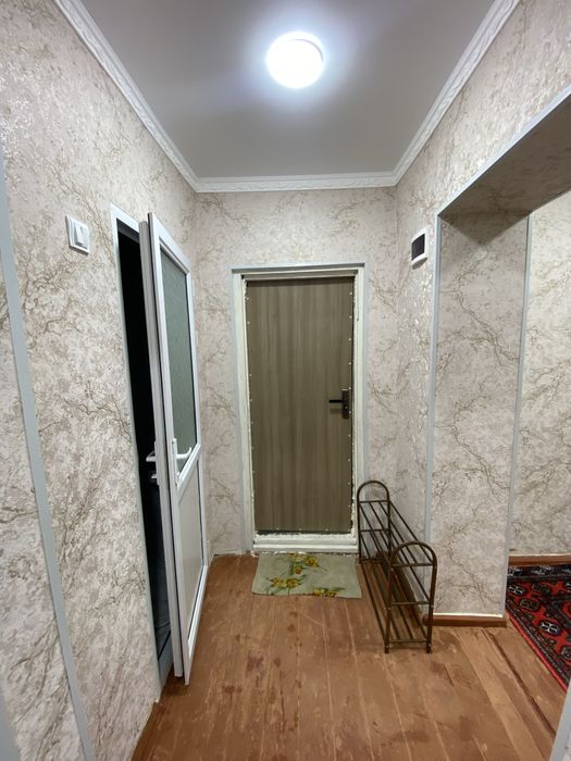 Урганч шахар Шарк бозор йонида 1 хонали квартира 28 кватрад