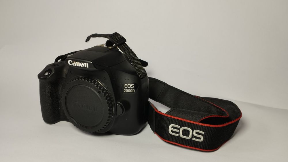 DSLR Canon EOS 2000 d 24.1 mp + китов обектив ef-s 18-55mm