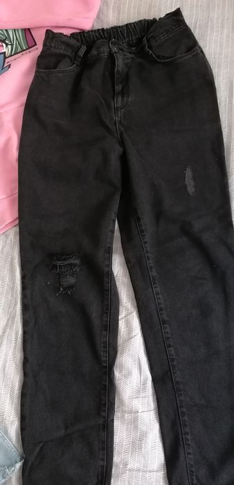 Hanorac bershka, blugi negri wikiki, blugi albaștri c&a