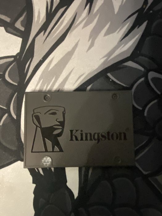 Продаю SSD накопитель Kingston