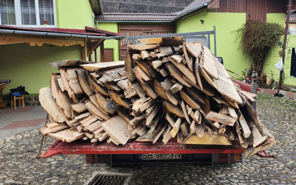 Vând lemne de foc la legătura ( deșeuri de brad )