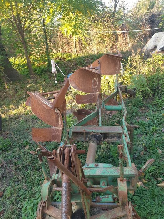 Vând plug pentru arat