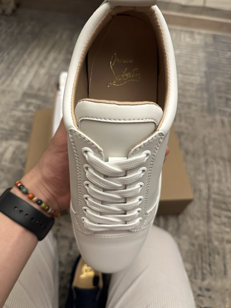 Christian Louboutin LJS, Full komplekt