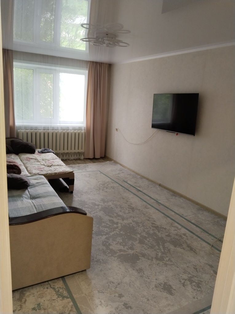Продам 2 комн квартиру в в 6мкр 40 дом