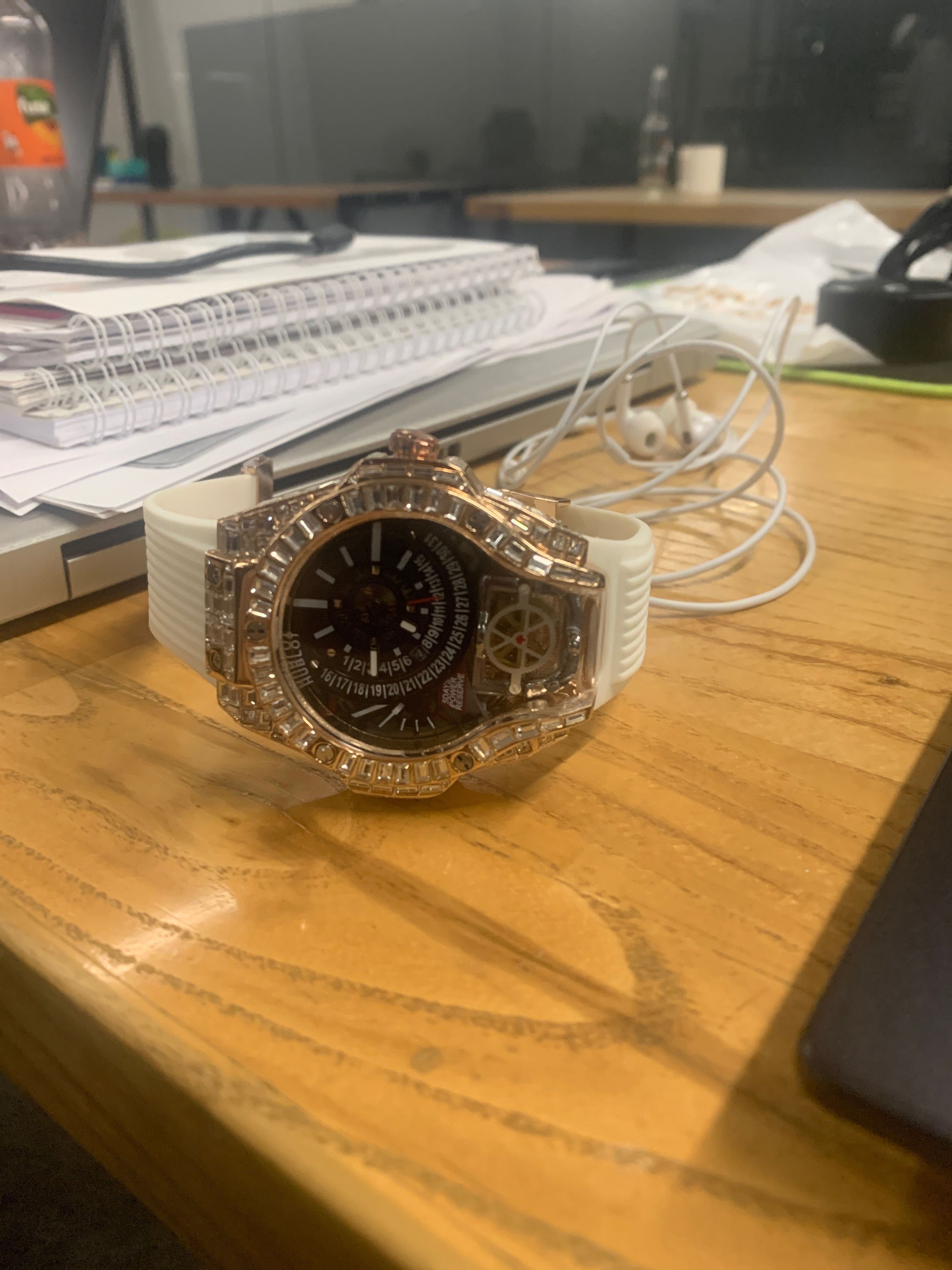 Продаю  Часы в идеальном состоянии Hublot Смотрится очень дорого