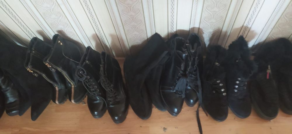 Продам  сапоги размеры 35,36,37 38,39,40 по 500  тенге за одну пару