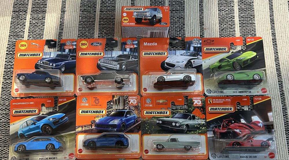 Hot wheels matchbox majorette 1:64