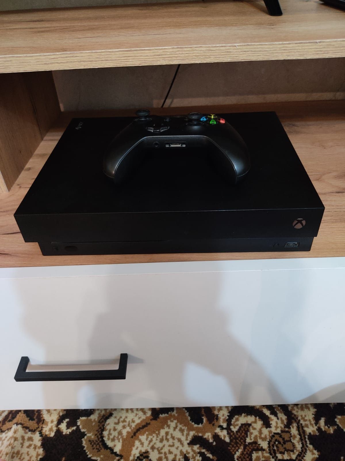 Продам Xbox one X 1ТБ