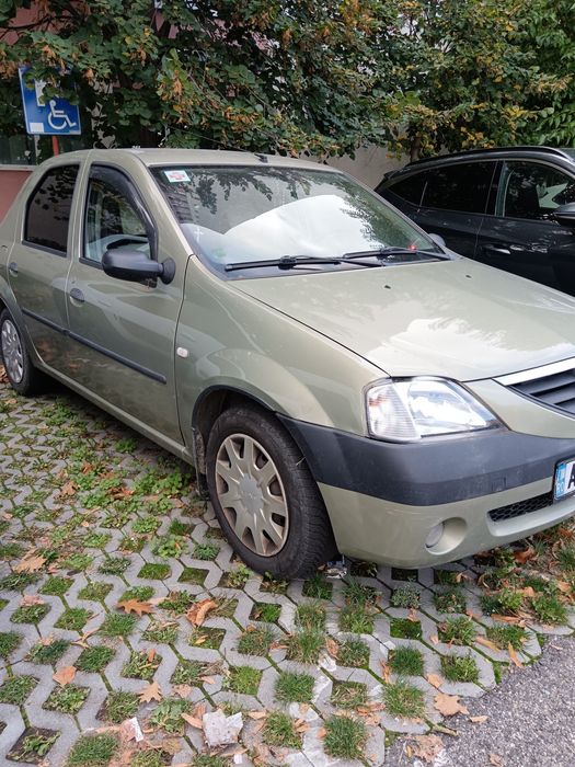 Vând Dacia Logan