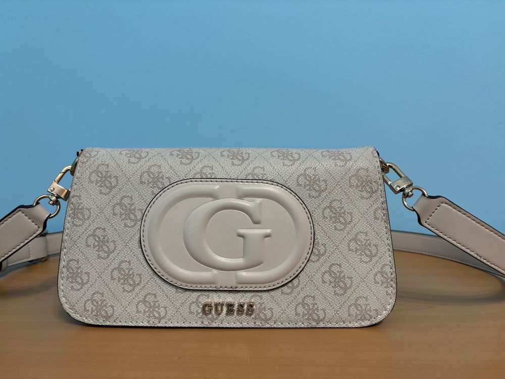 Дамска чанта “Guess”