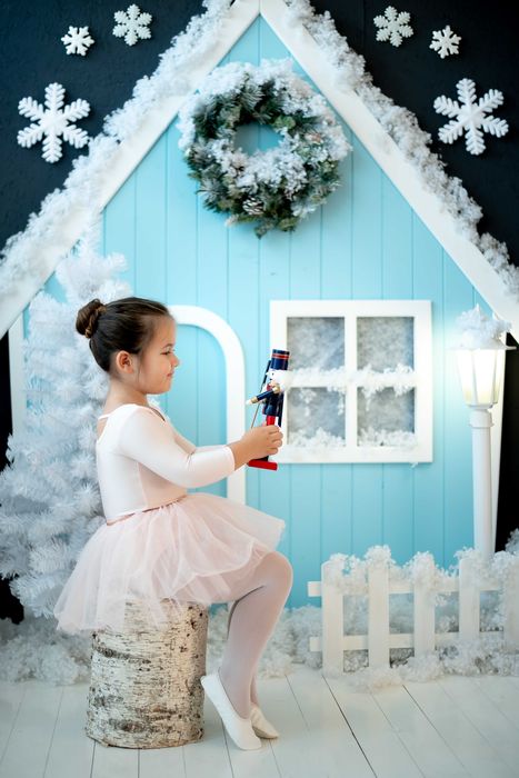 Дървена къща – декор за фотосесии