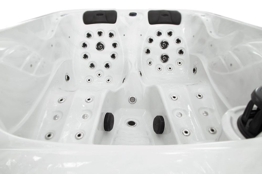 Чисто Ново Джакузи директно от завода производител с 2г гаранция