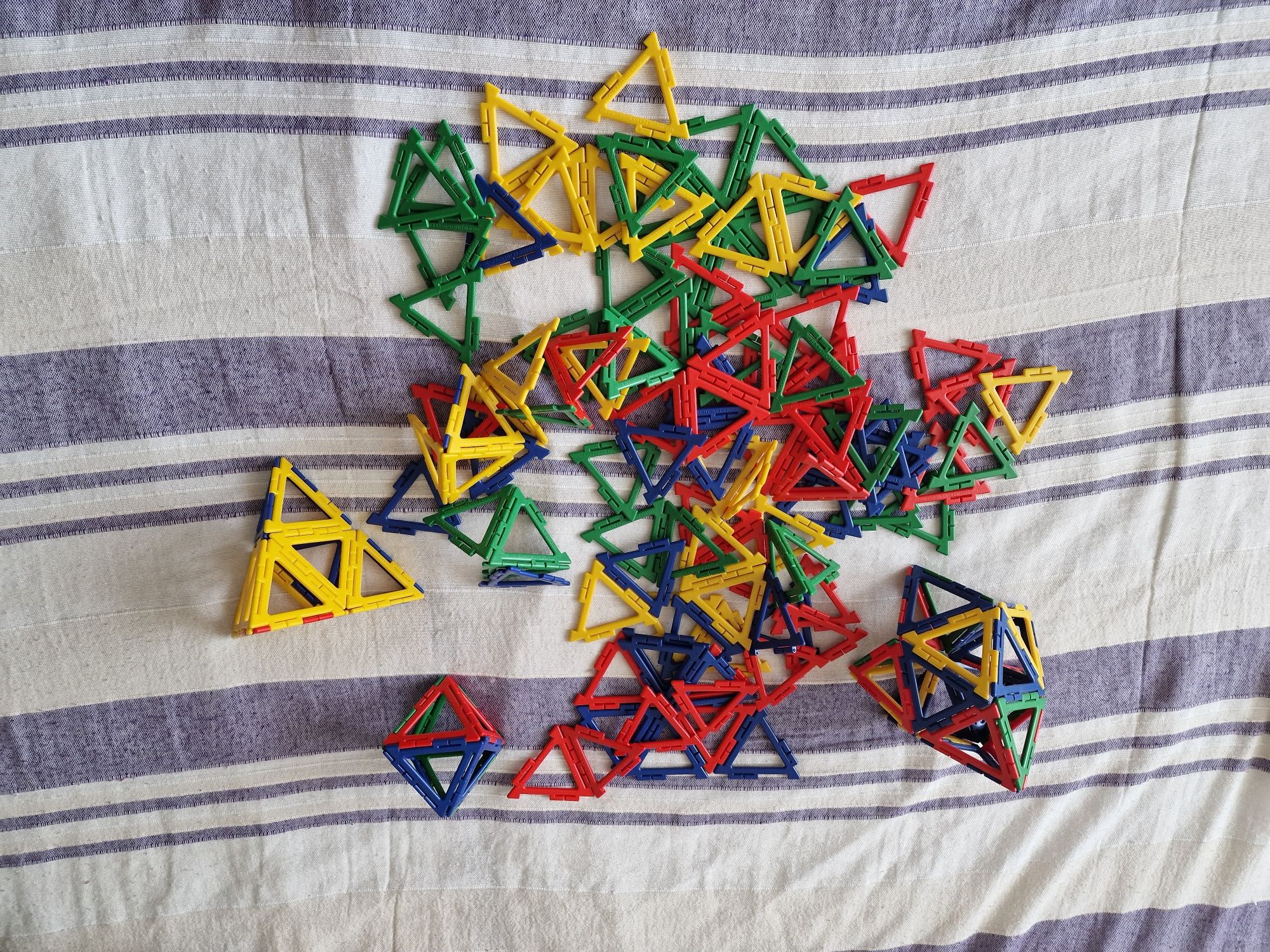 Конструктор  за геометрично конструиране Polydron 158 части.