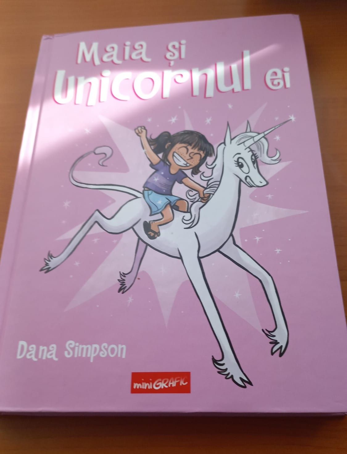 Maia și unicornul ei