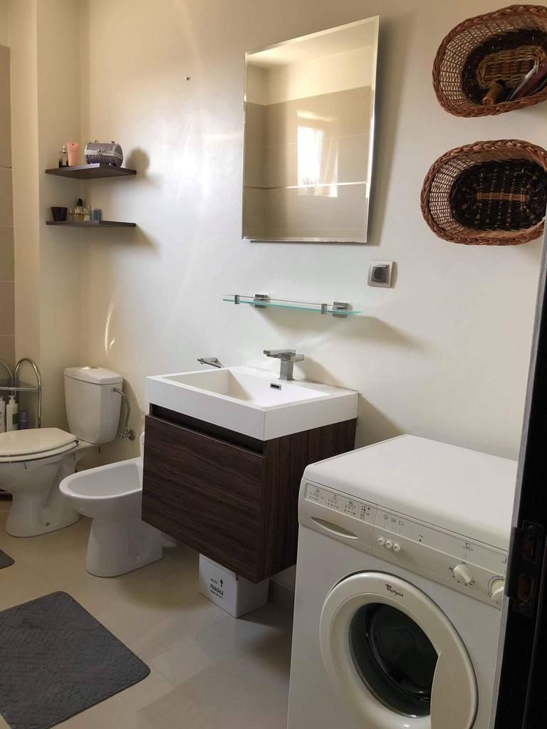 Vând apartament complet mobilat și utilat l