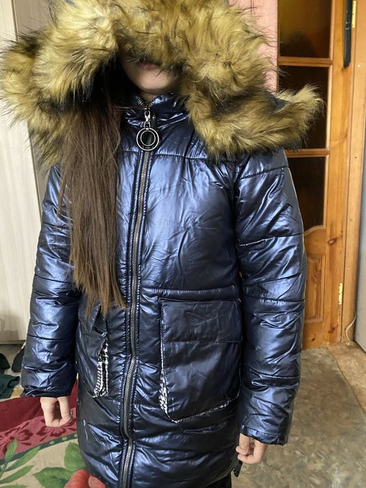 Продам куртку для девочки 8-9 лет