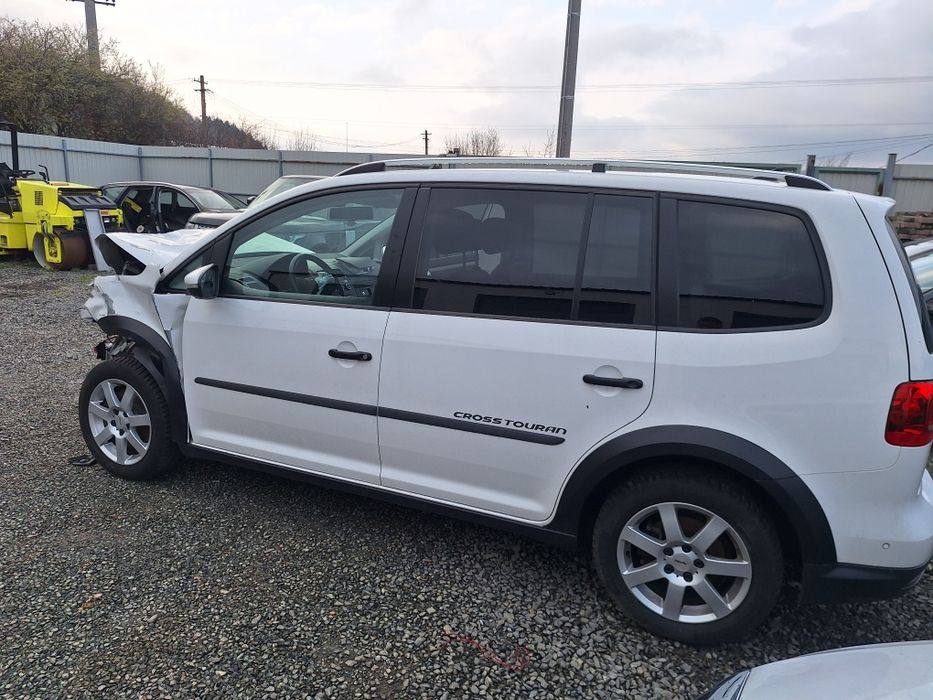 Dezmembrez VW Touran Cross motor 2.0 tdi CFHC cod culoare LB9A