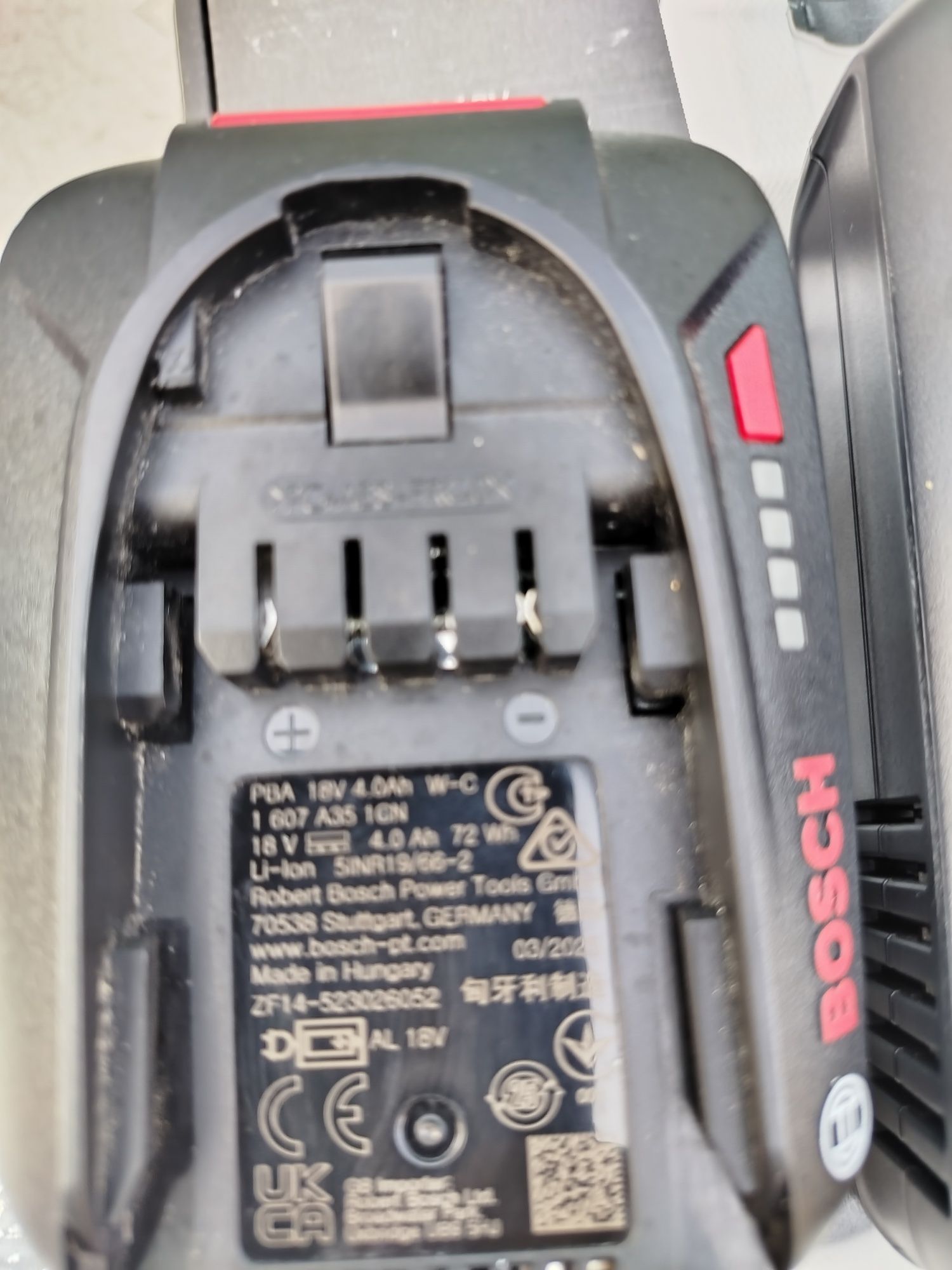 Hiltı Nuron B22-110 батерия и зарядно Bosch батерия и зарядно