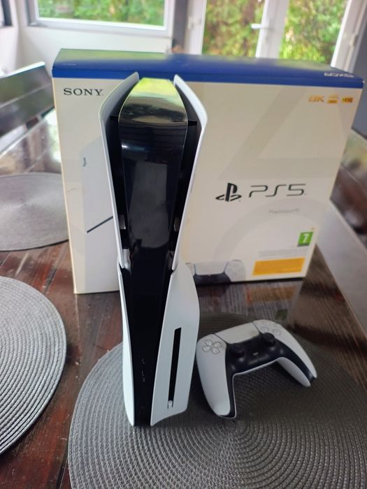 Vând PS5 Slim DiskEdition cu toate accesoriile