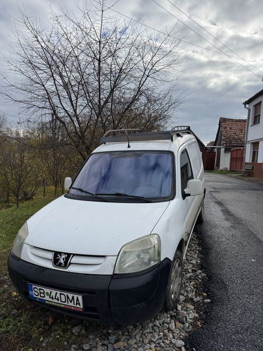 Vând Peugeot Partner.