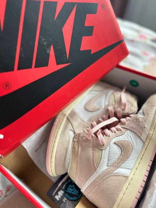 Air Jordan 1 pink