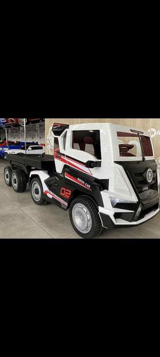 Большой грузовик с прицепом