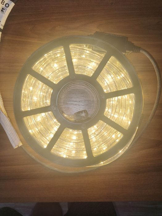 Vând bandă LED cu 240 Led