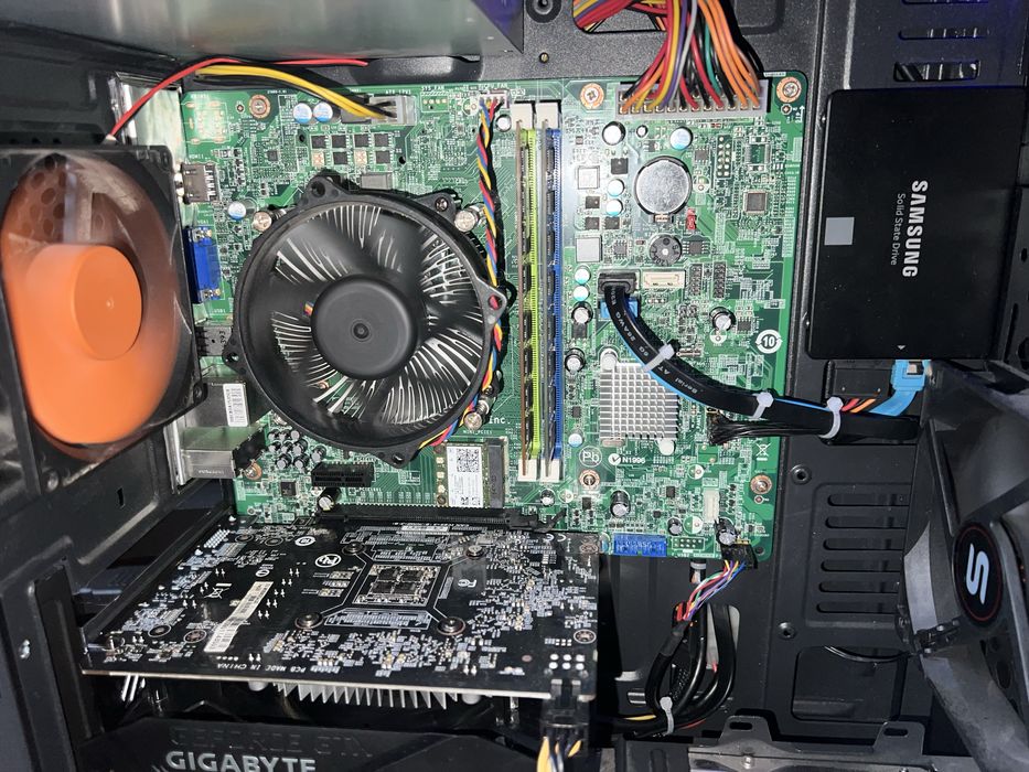 Pc intel i7 4790, 16gb ram, GTX 1650 4gb, ssd 250gb, hdd 1tb.