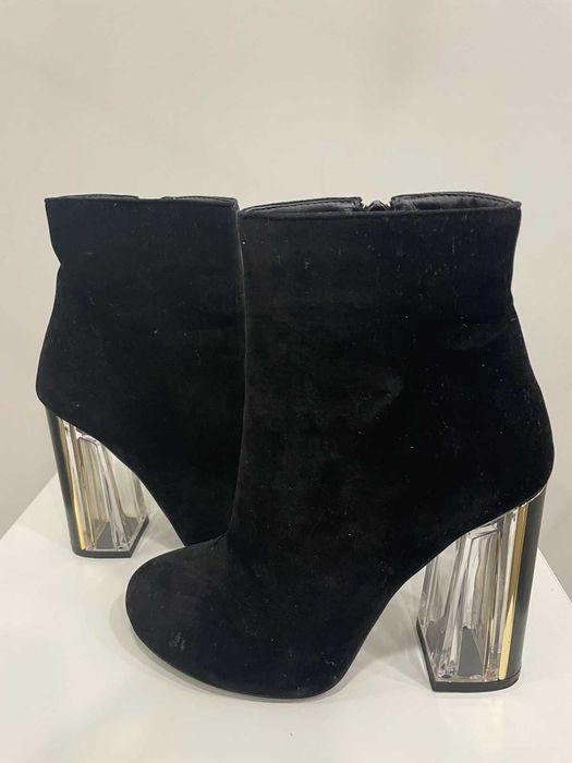 Елегантни дамски боти на ток 37