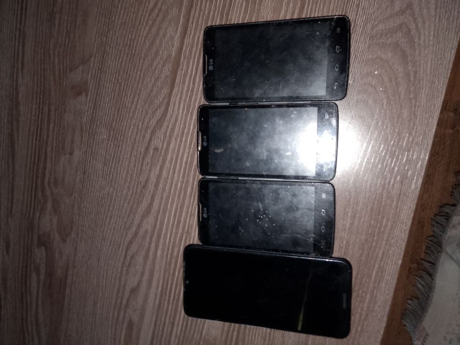 4 смартфона, один рабочий